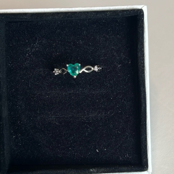 NWT Heart Shaped Silver Tone Multicolour Ring size 7 - Picture 3 of 5